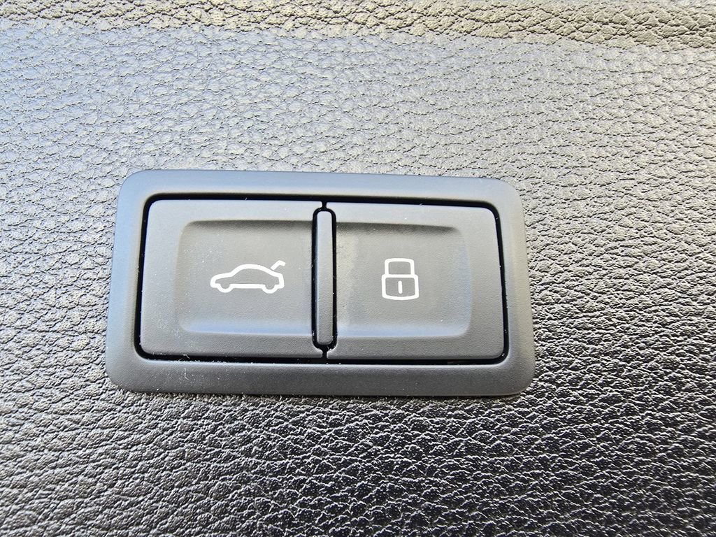 Used 2021 Audi Q5 e Prestige w/ Prestige Package image 20