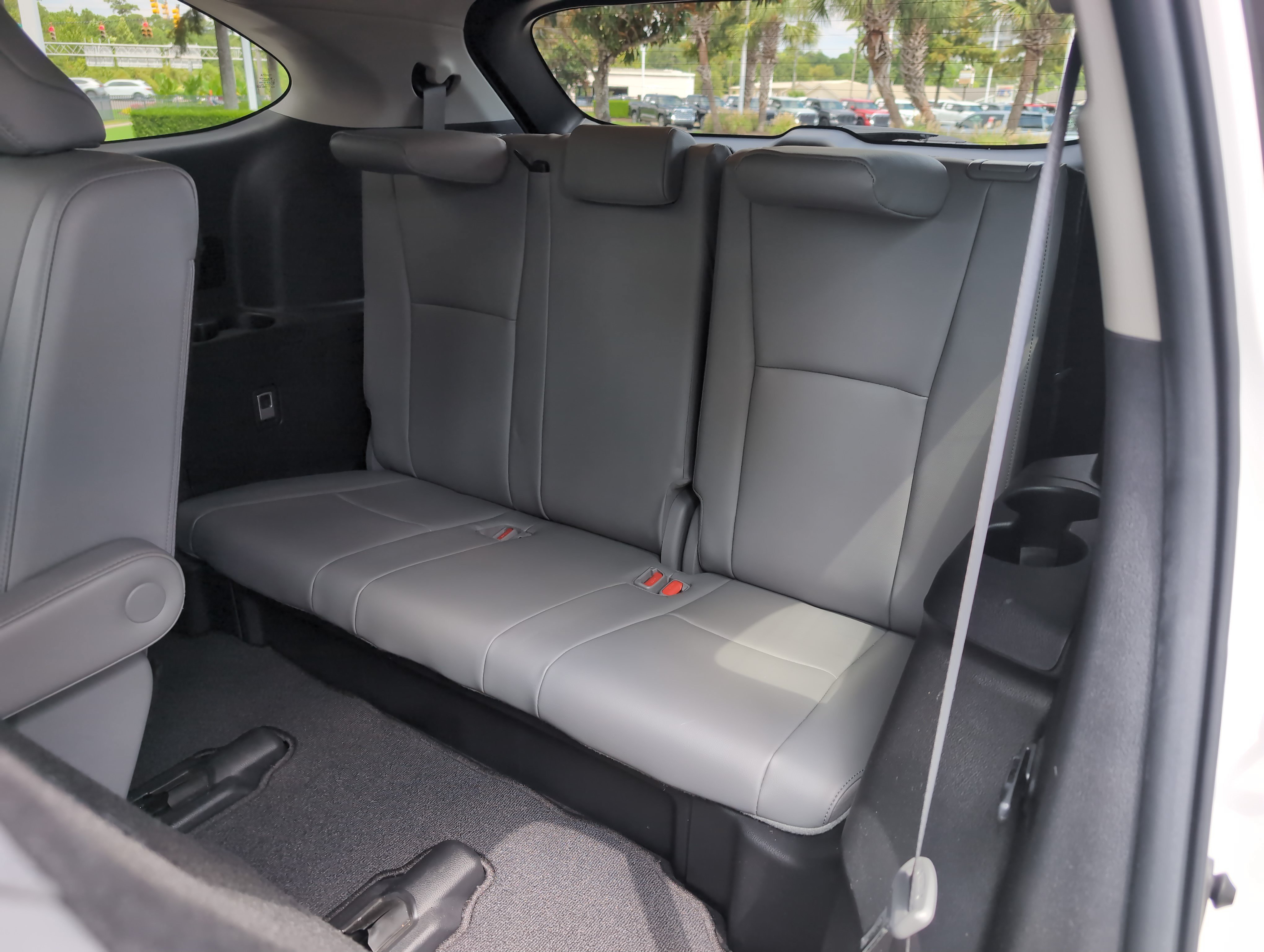 Used 2023 Toyota Highlander Limited FWD image 32