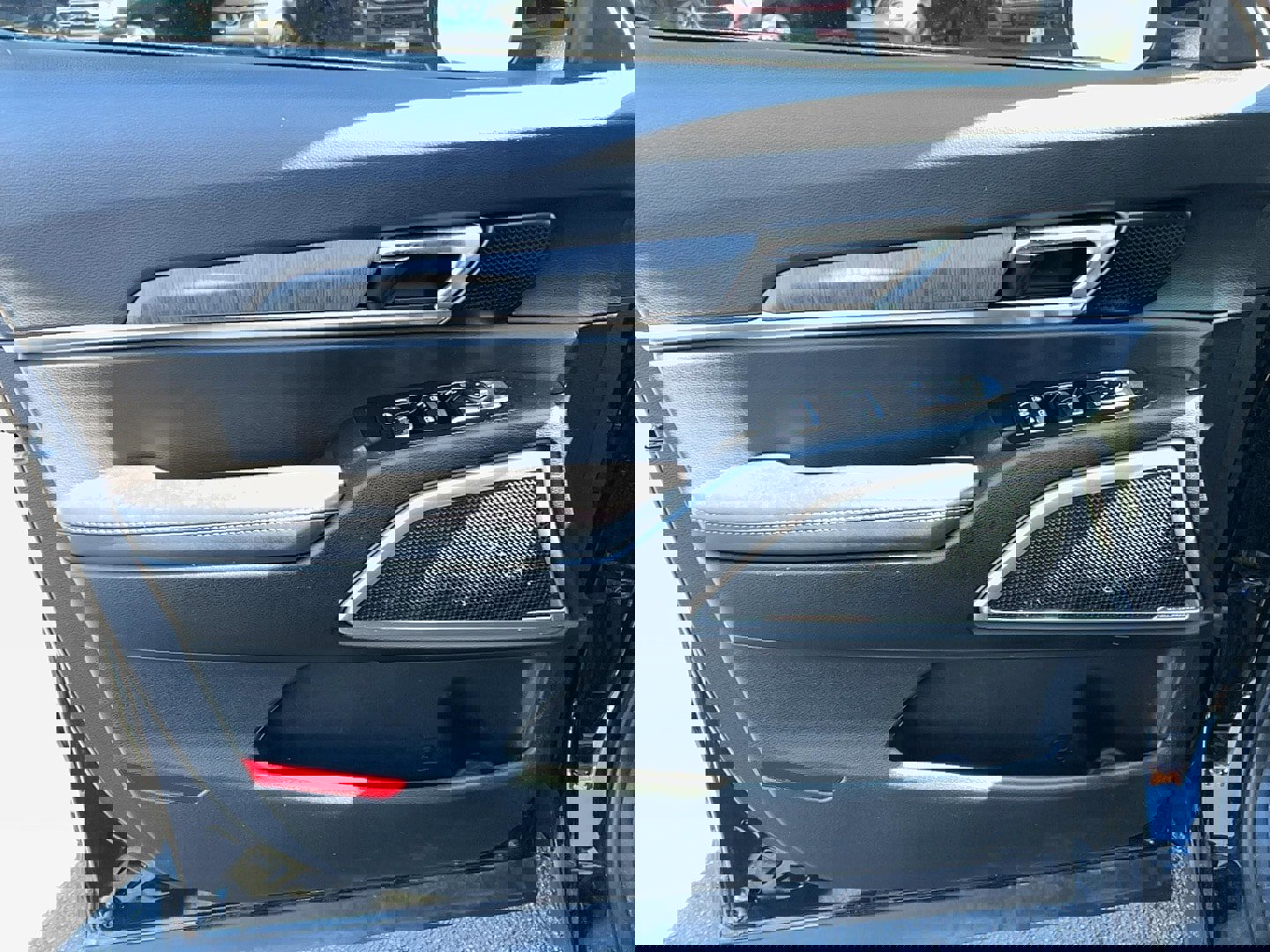 Used 2023 Kia Telluride EX w/ EX Captain's Chair Package image 11