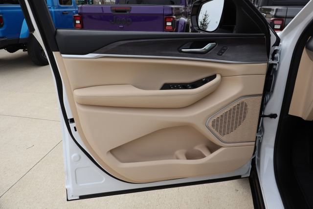 New 2026 Jeep Grand Cherokee Limited image 8