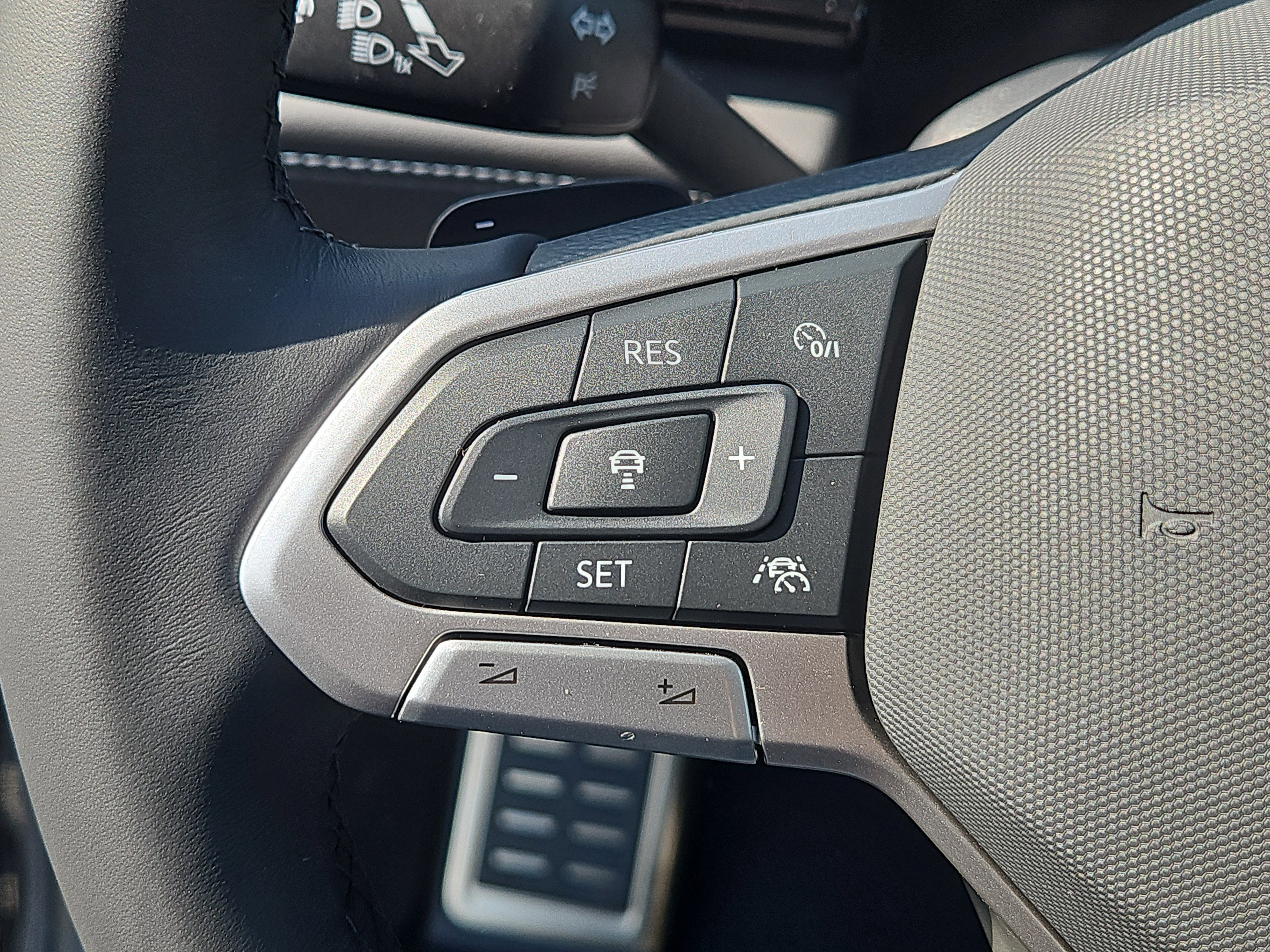 New 2026 Volkswagen Atlas Cross Sport SEL R-Line image 17