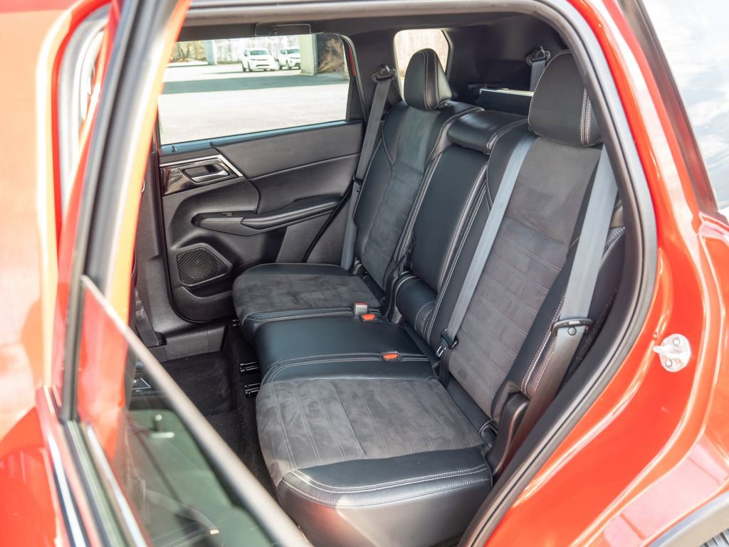 Used 2023 Mitsubishi Outlander SE Black Edition image 34