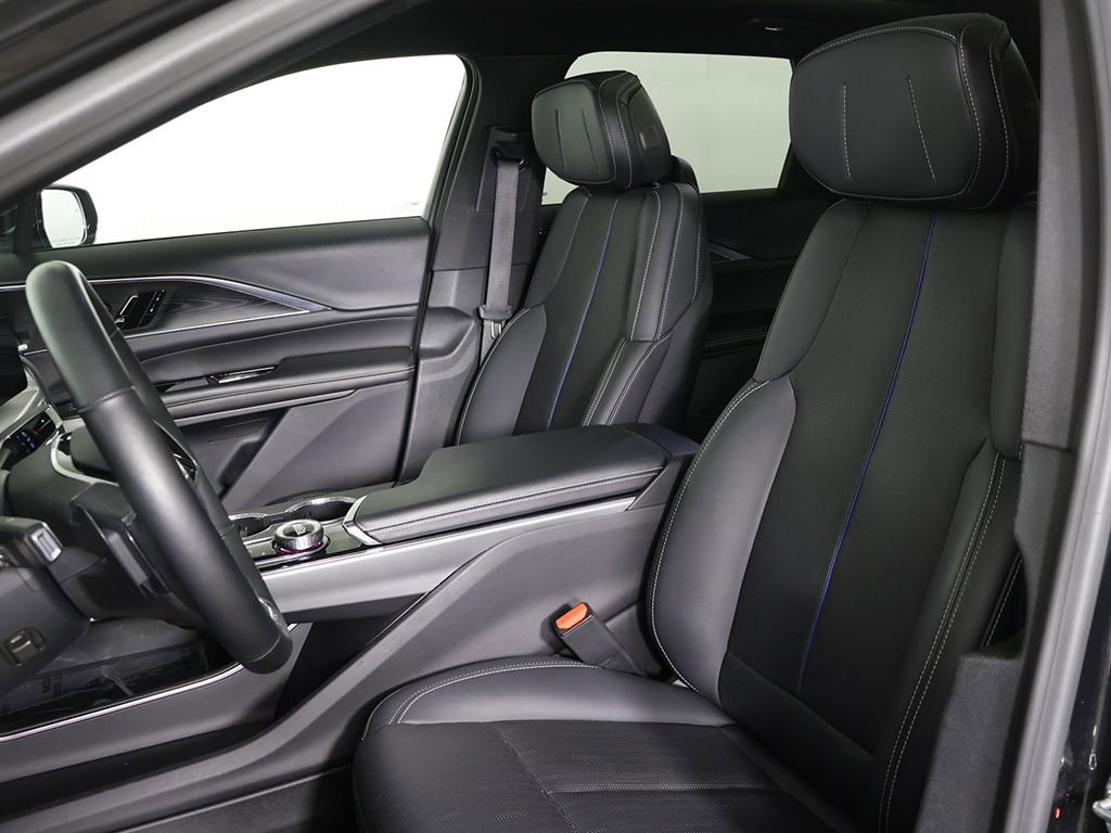 Used 2024 Cadillac Lyriq Luxury RWD image 29