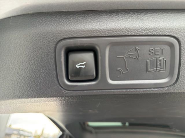 Used 2024 Ford Expedition Max XLT image 9