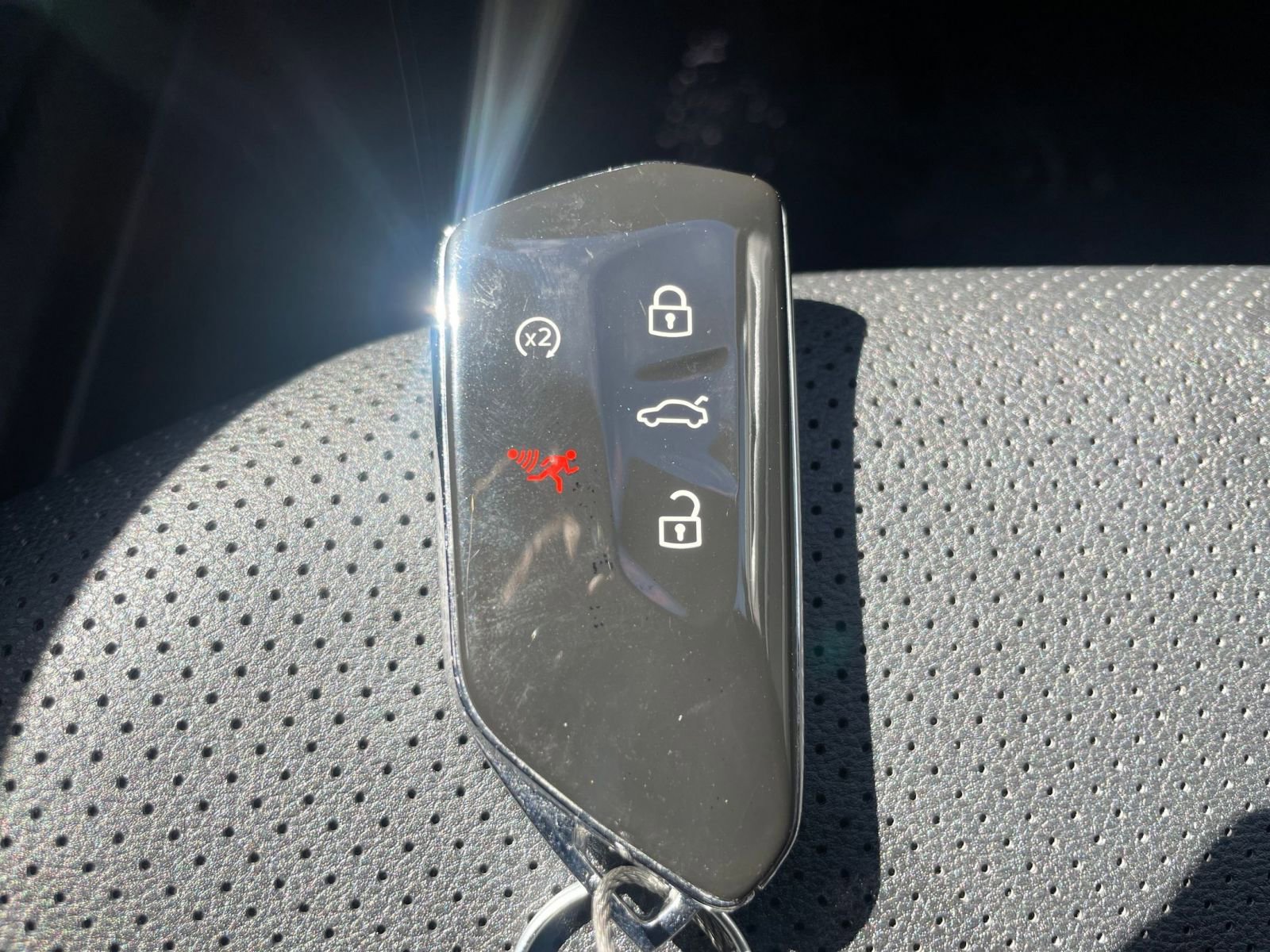 Used 2025 Volkswagen Atlas Cross Sport SE image 22