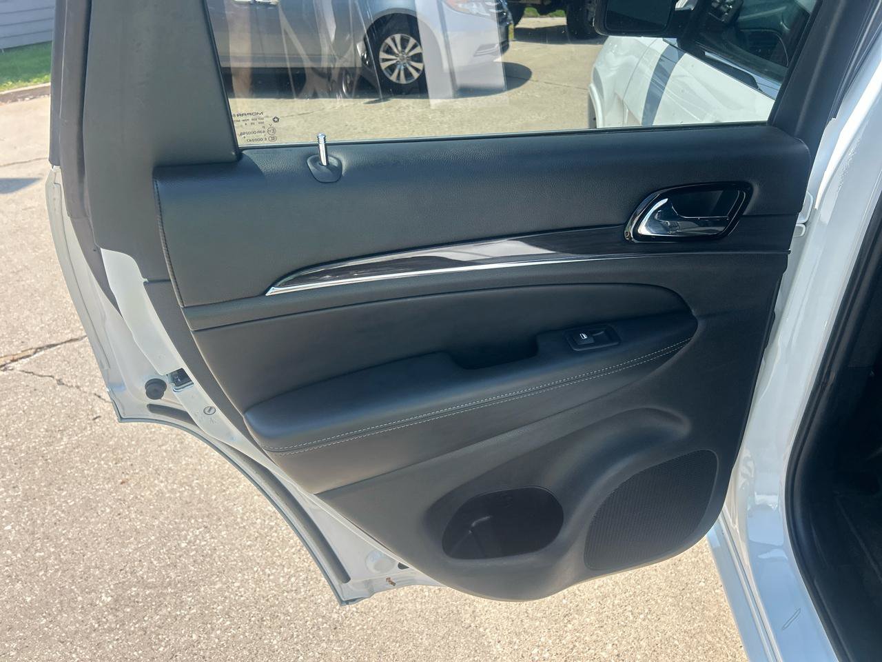 Used 2019 Jeep Grand Cherokee Overland AWD/4WD image 11