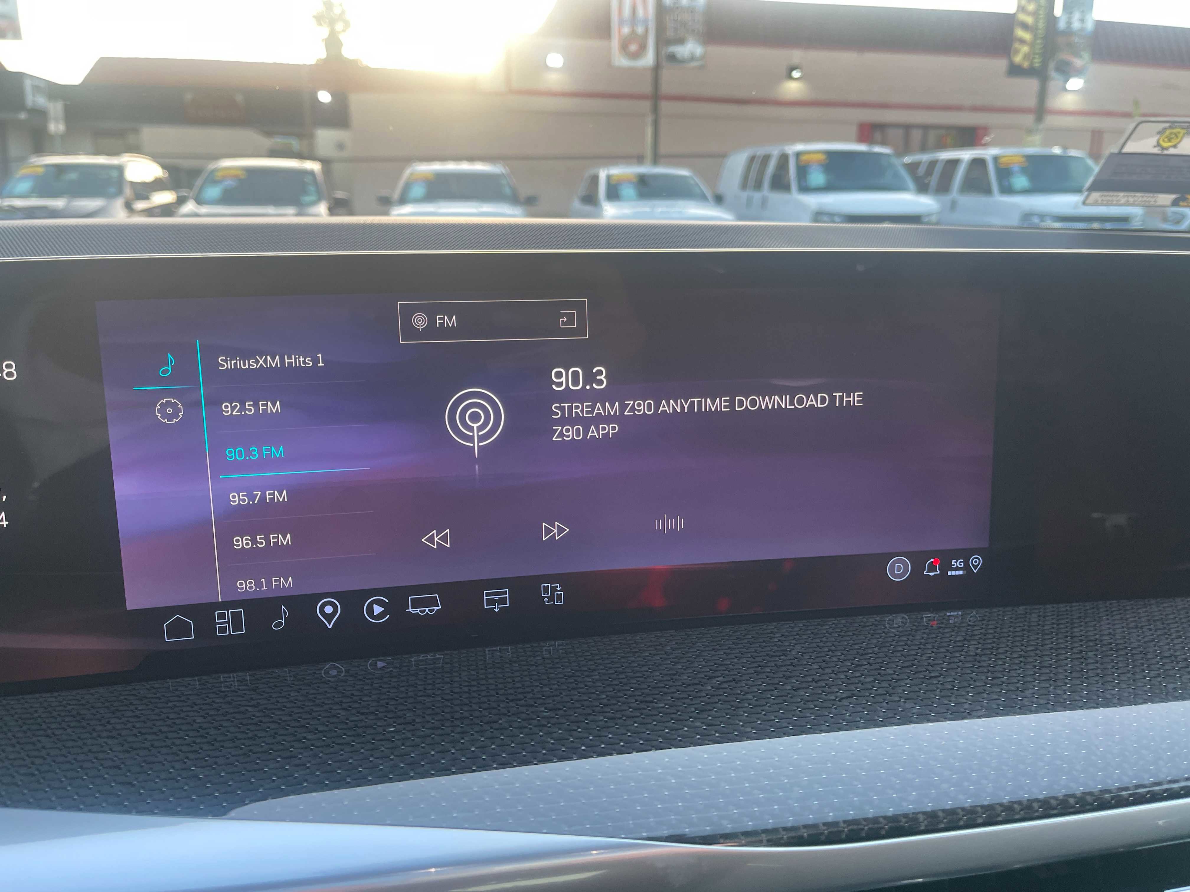 Used 2025 Cadillac Escalade ESV V image 34