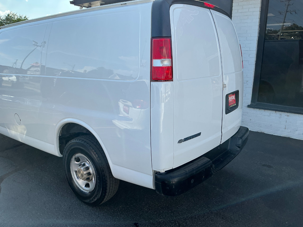 Used 2019 Chevrolet Express 3500 w/ Driver Convenience Package image 27