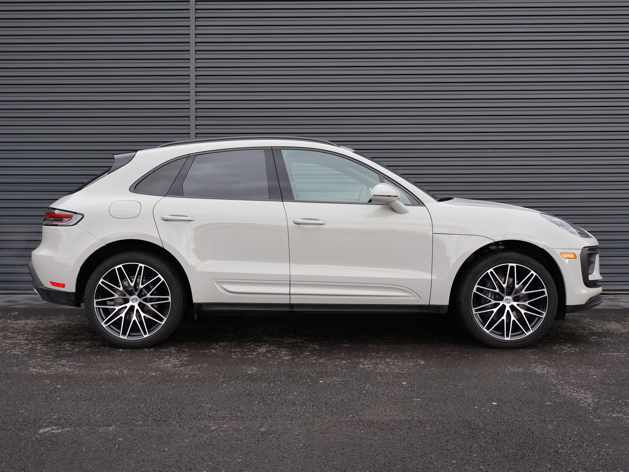 Certified 2026 Porsche Macan AWD/4WD image 9