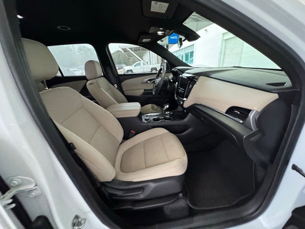 Used 2022 Chevrolet Traverse LS image 16