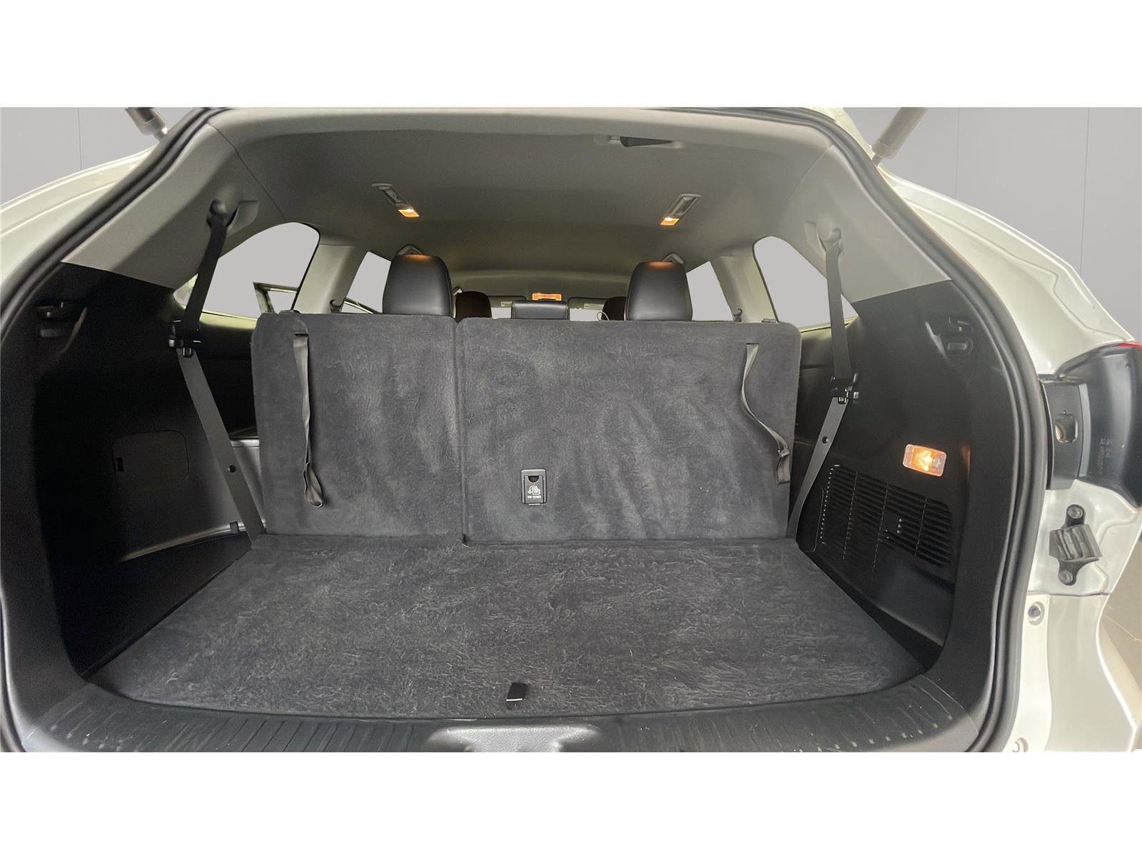 Used 2017 Toyota Highlander Plus FWD image 12