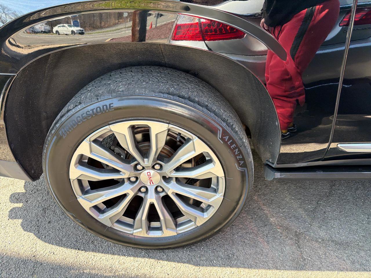 Used 2021 GMC Yukon XL Denali w/ Denali Premium Package image 5