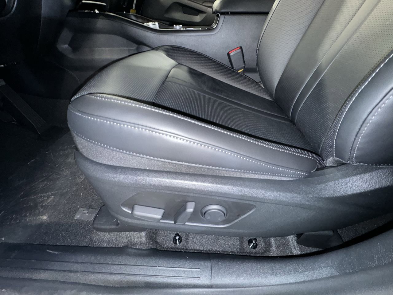 Certified 2025 Kia Sorento EX w/ EX Panoramic Sunroof Package image 15