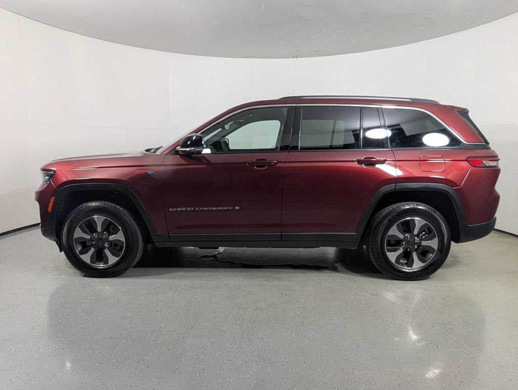 Used 2022 Jeep Grand Cherokee Limited 4xe w/ Luxury Tech Group II AWD/4WD image 4