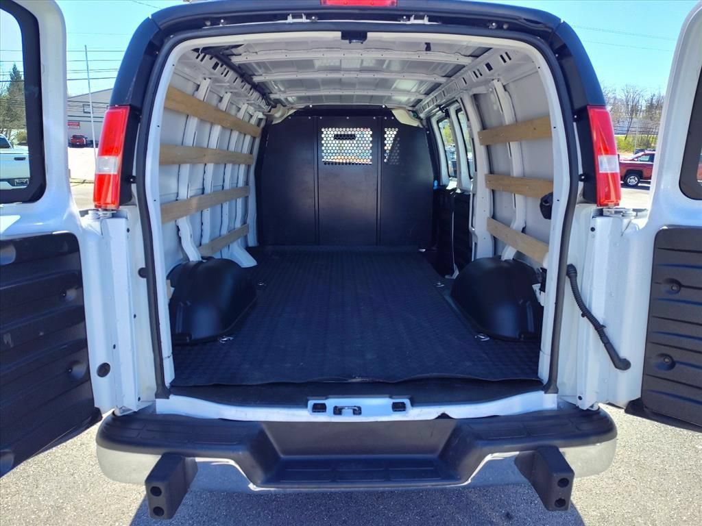 Used 2024 Chevrolet Express 2500 w/ Driver Convenience Package RWD image 12