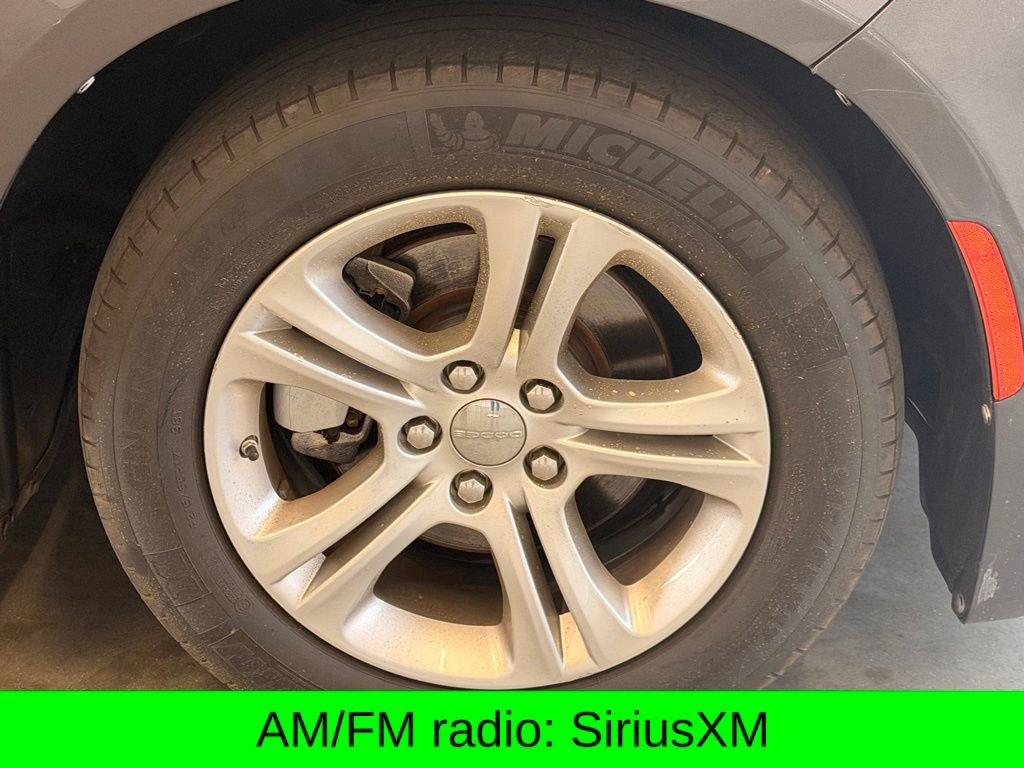 Used 2022 Dodge Charger SXT image 2