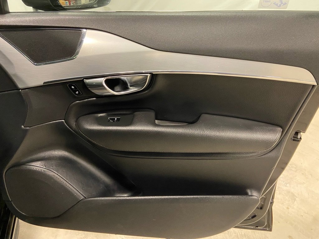 Used 2017 Volvo XC90 T6 Momentum w/ Vision Package image 33