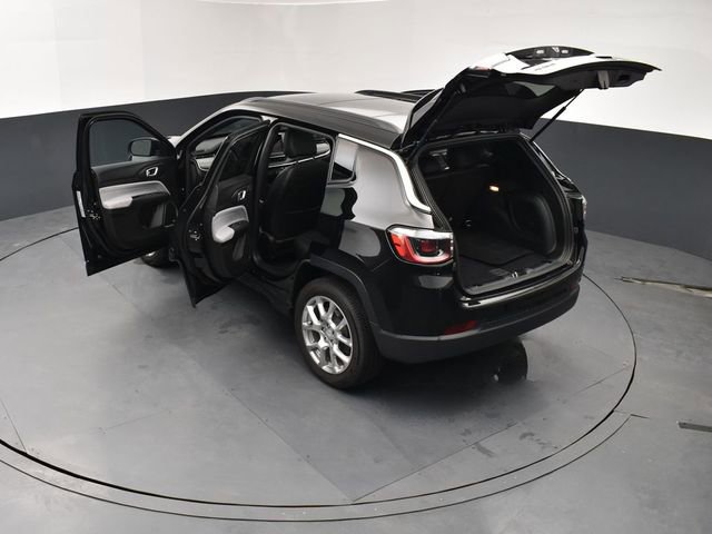 Used 2024 Jeep Compass Latitude w/ Sun and Sound Group image 28