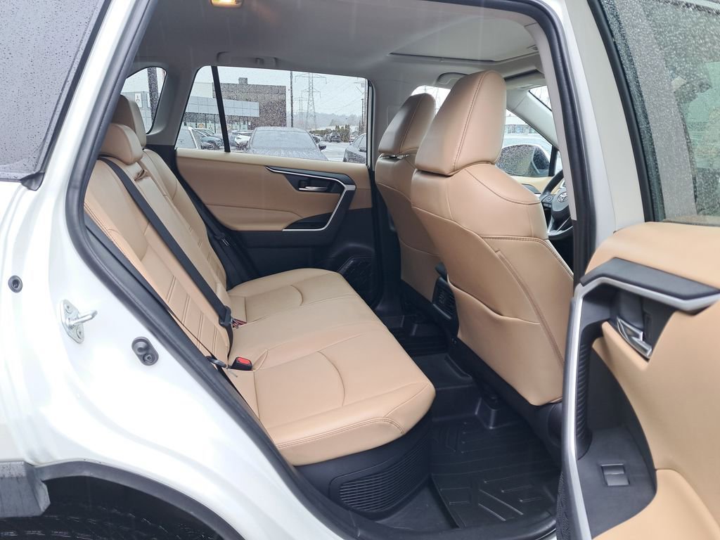 Used 2021 Toyota RAV4 XLE Premium image 15