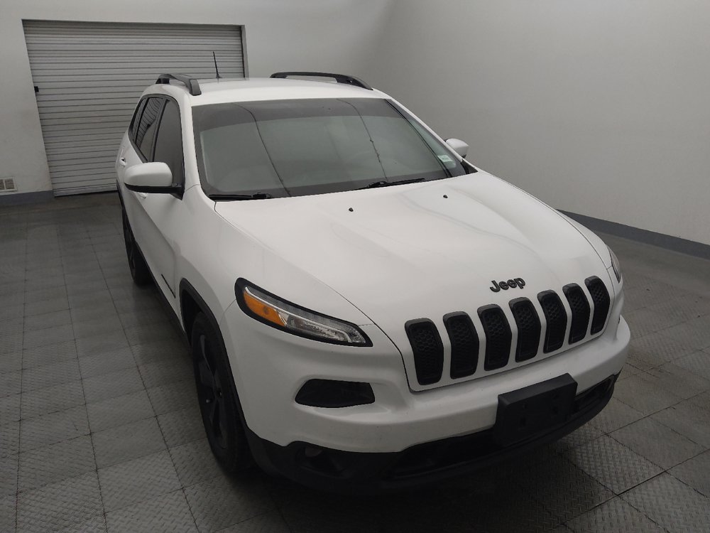 Used 2018 Jeep Cherokee Latitude w/ Altitude Package FWD image 14