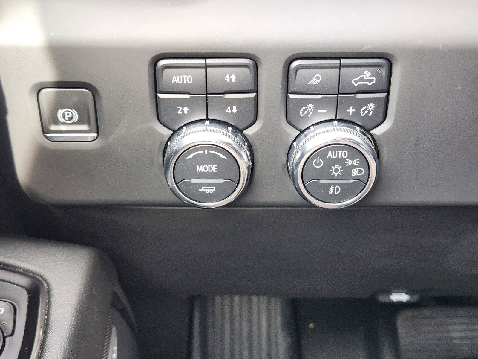 Used 2024 GMC Sierra 1500 AT4 w/ Technology Package AWD/4WD image 19