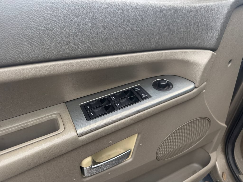 Used 2006 Jeep Grand Cherokee Laredo w/ Cargo Convenience Group RWD image 19