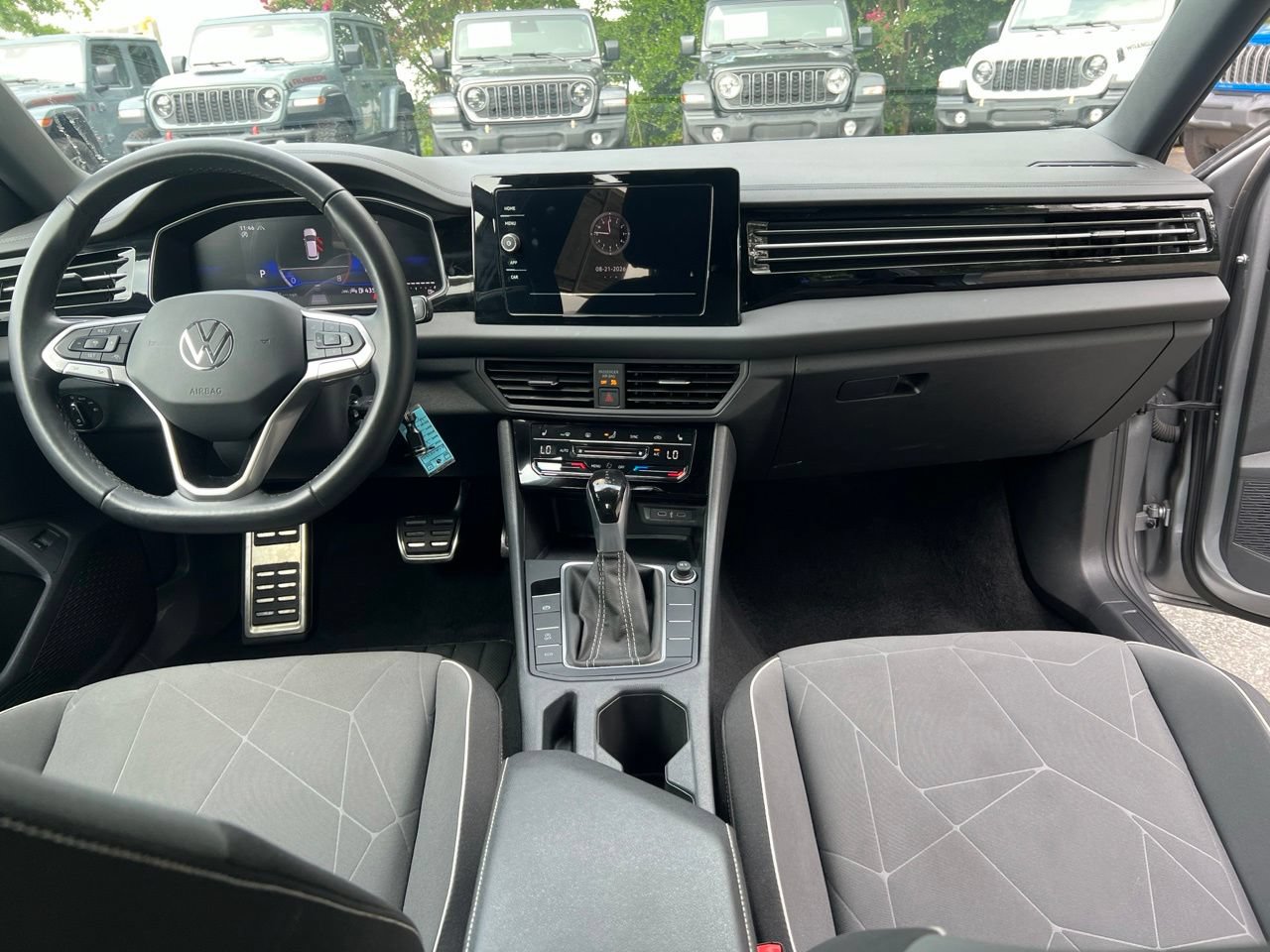 Used 2025 Volkswagen Jetta Sport FWD image 17