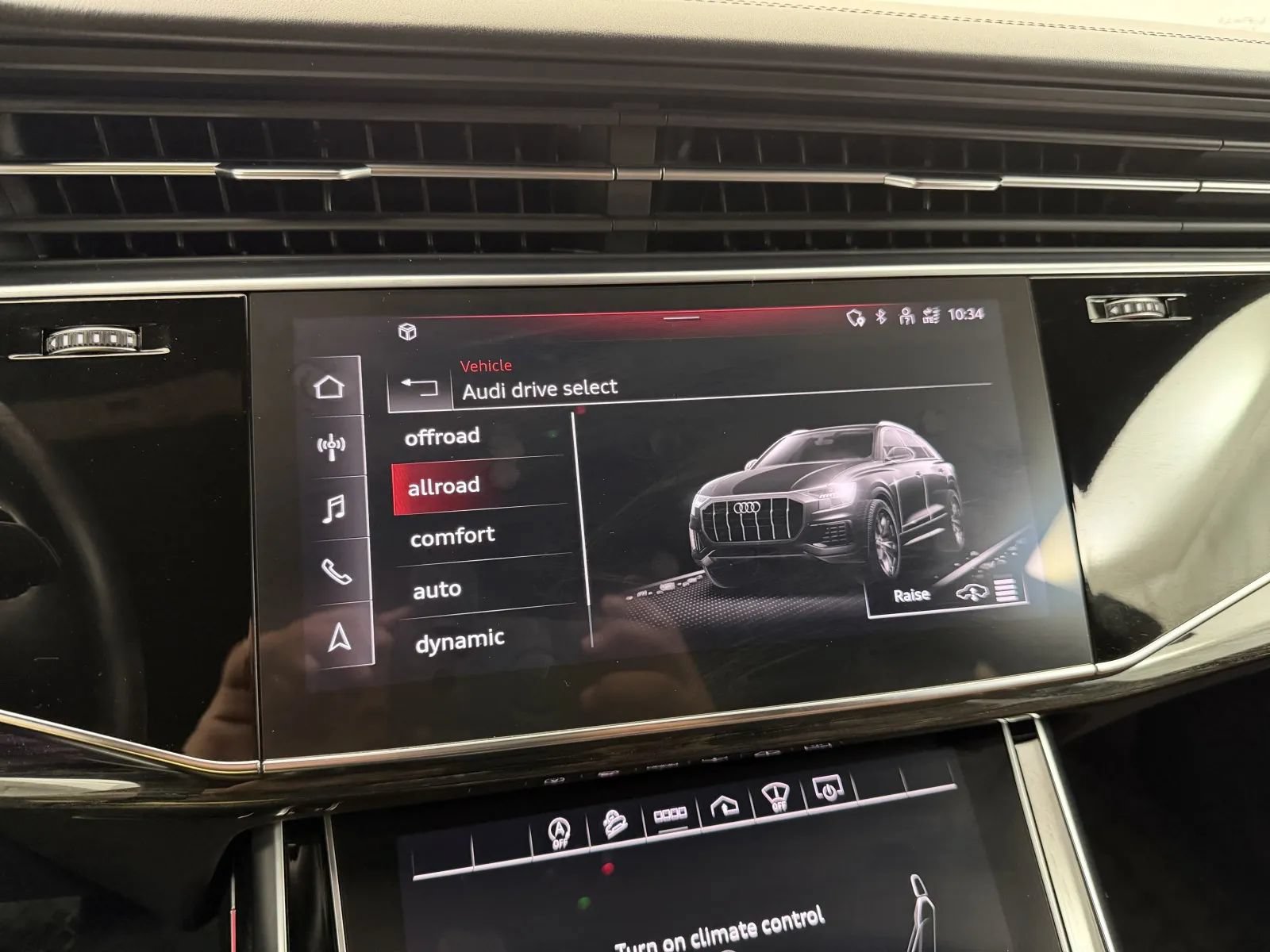Used 2022 Audi Q8 Prestige AWD/4WD image 23