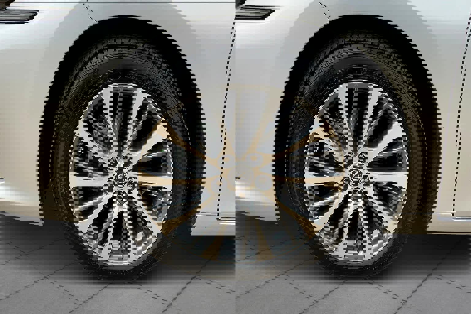 Used 2019 Lexus ES 350 w/ Luxury Package image 11