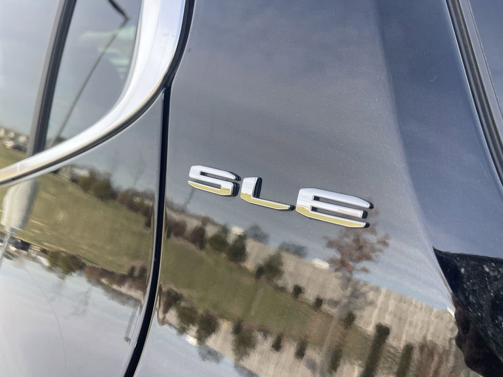 Used 2023 GMC Acadia SLE w/ Driver Convenience Package image 14