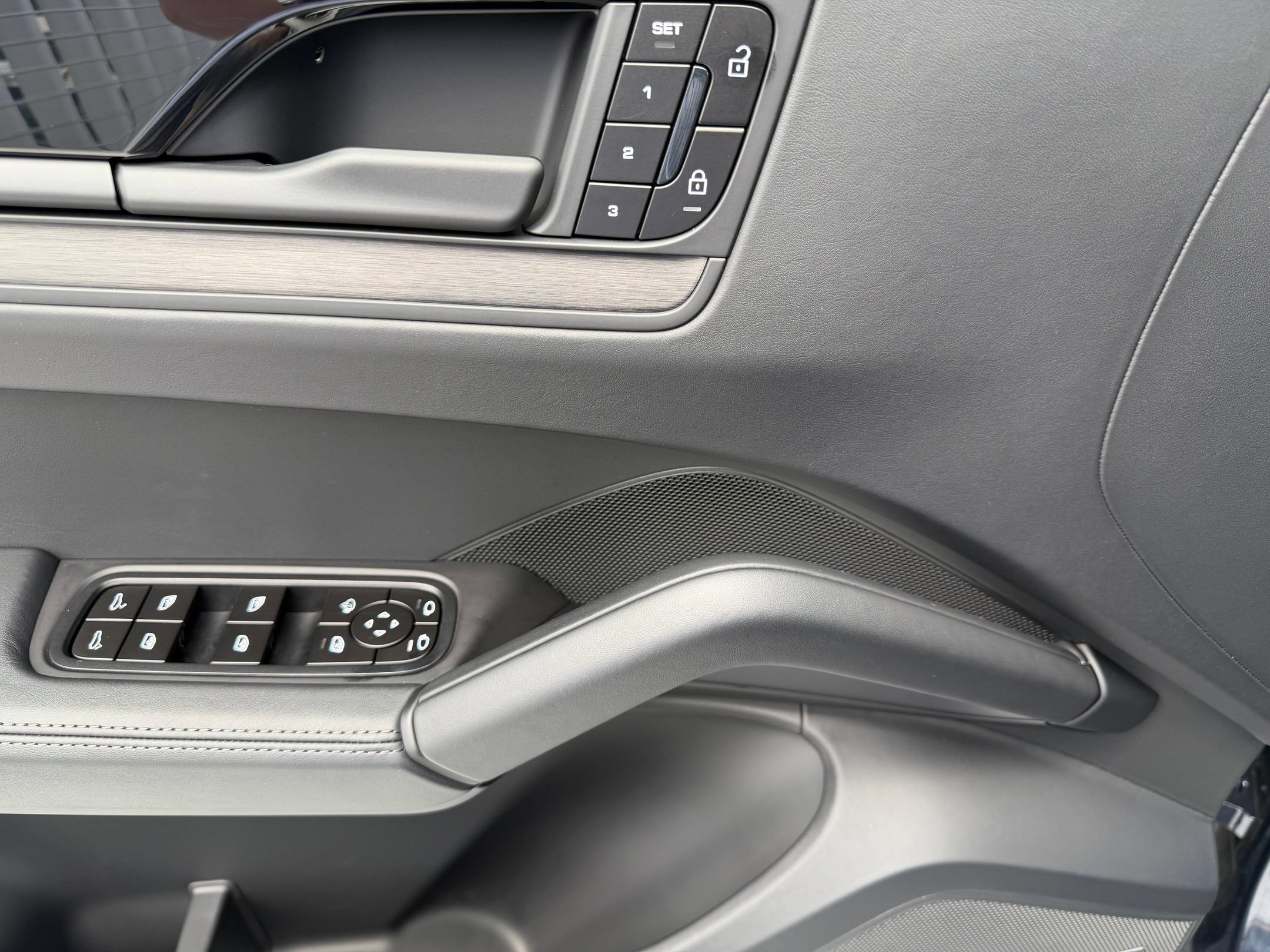 Certified 2026 Porsche Cayenne GTS AWD/4WD image 32