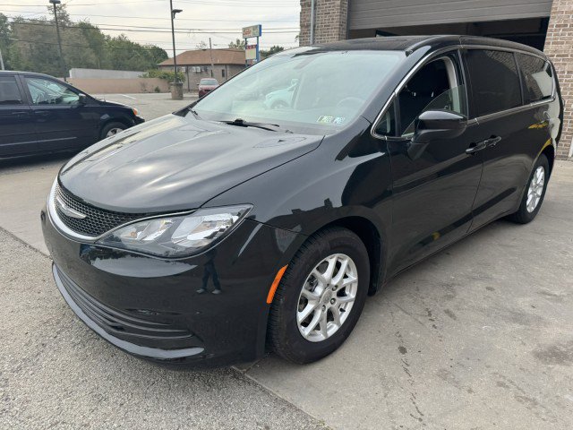 Used 2017 Chrysler Pacifica Touring image 7