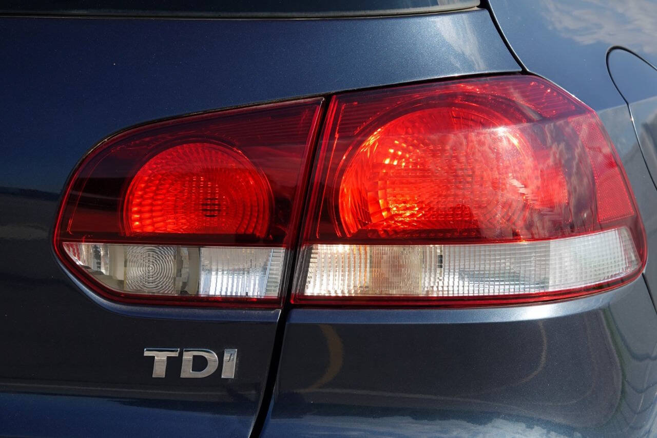 Used 2011 Volkswagen Golf TDI w/ Cold Weather Pkg FWD image 53