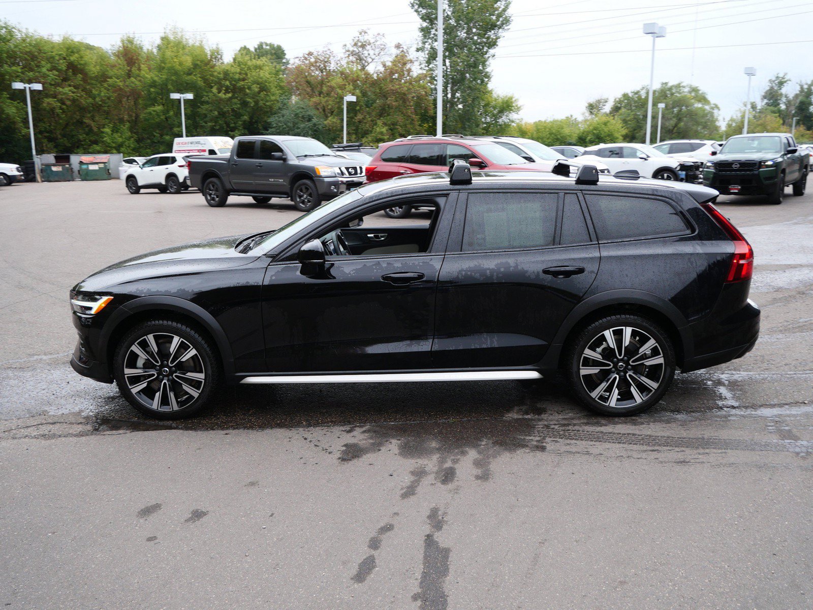 Certified 2024 Volvo V60 B5 Cross Country Ultimate w/ Protection Package Premier AWD/4WD image 4