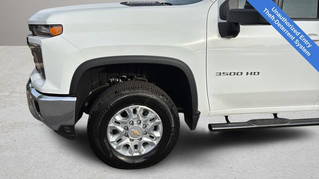 Used 2025 Chevrolet Silverado 3500 LT w/ Safety Package AWD/4WD image 36