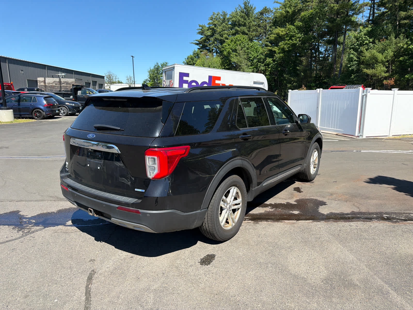 Used 2020 Ford Explorer XLT w/ Equipment Group 202A AWD/4WD image 14