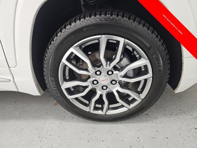 Used 2022 GMC Terrain Denali w/ Denali Premium Package AWD/4WD image 8