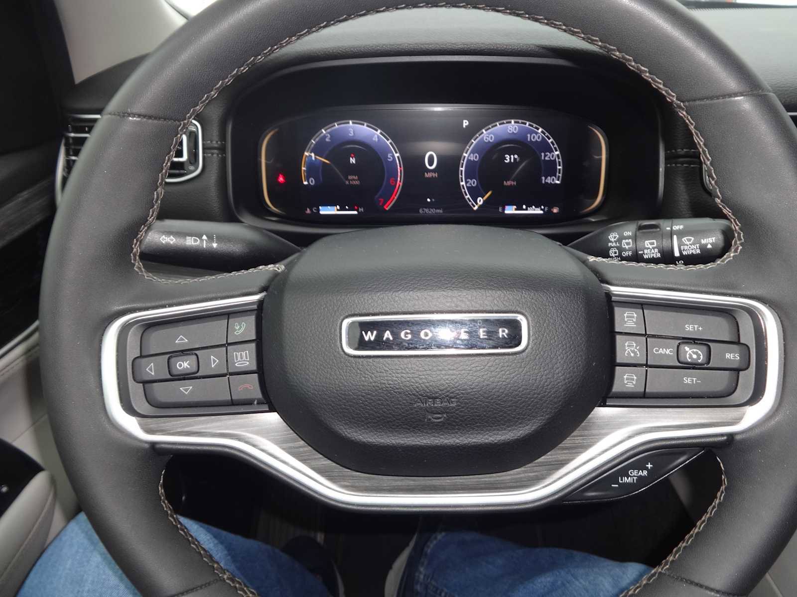 Used 2024 Jeep Wagoneer L Series II w/ Flexible Seating Group image 22