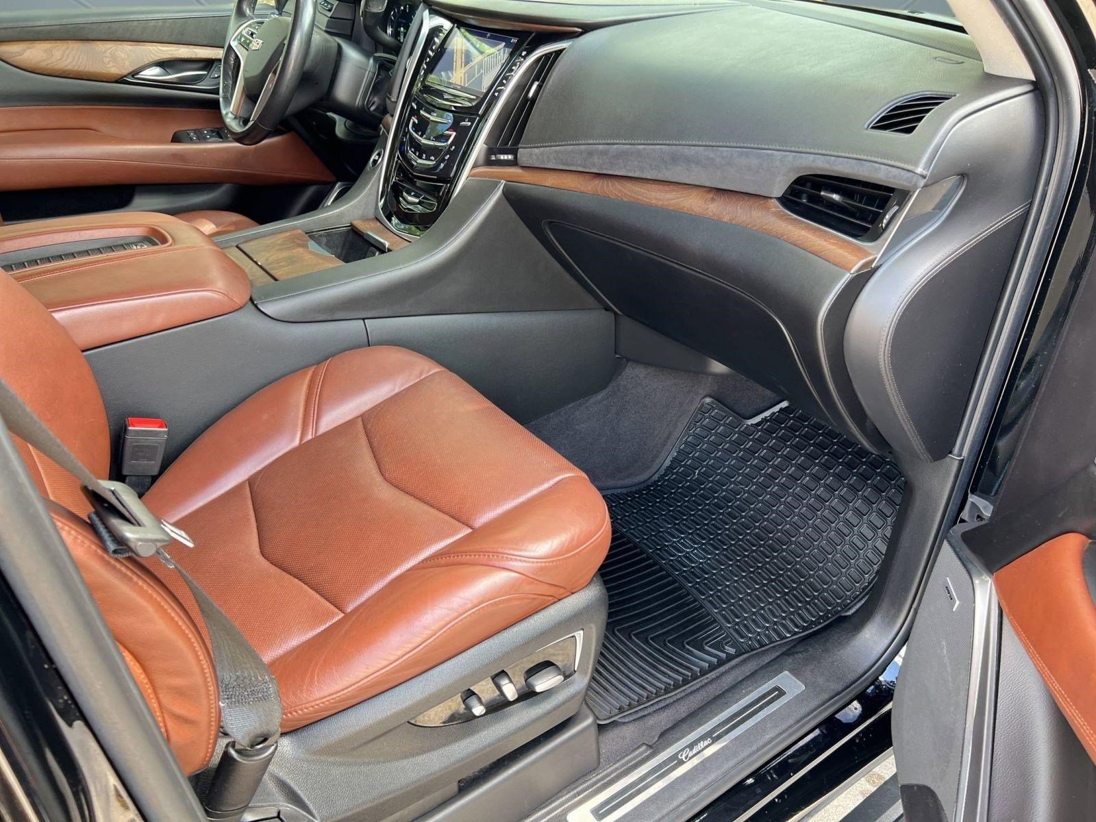 Certified 2020 Cadillac Escalade Premium Luxury w/ Escalade Sport Edition AWD/4WD image 31