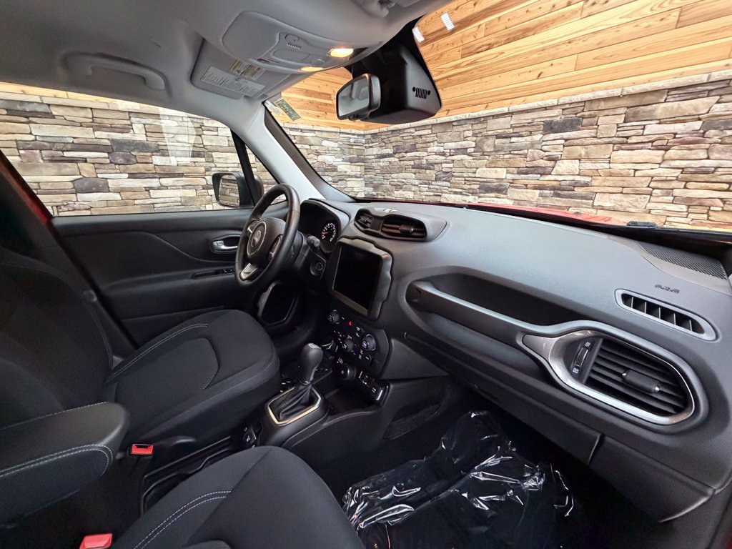 Used 2023 Jeep Renegade Latitude w/ Premium Group AWD/4WD image 28