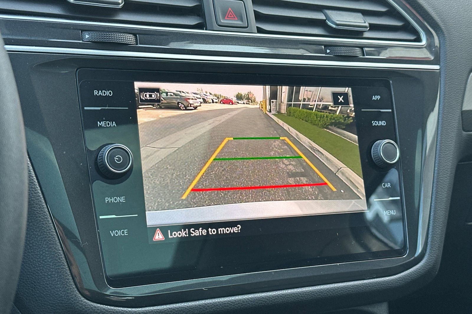 Used 2024 Volkswagen Tiguan SE image 26