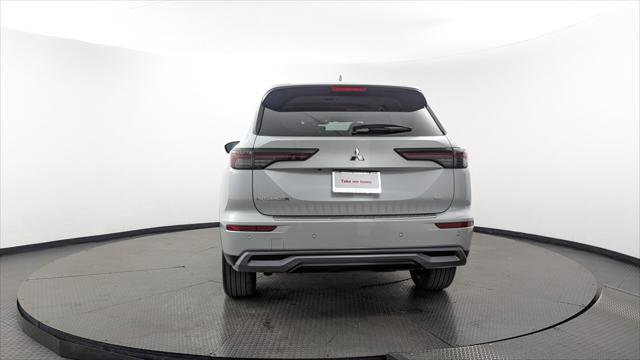 Used 2025 Mitsubishi Outlander SE image 7