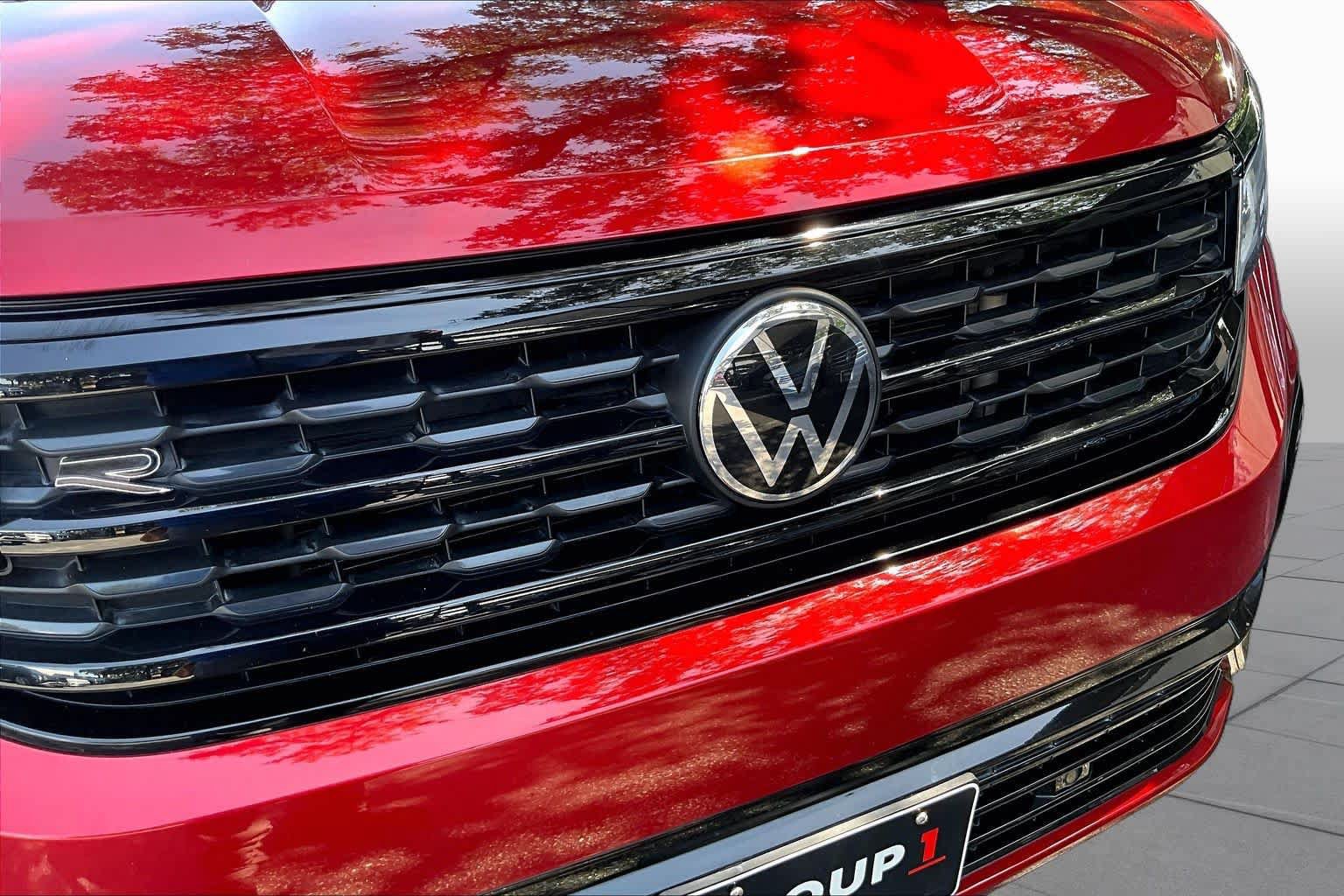 Certified 2023 Volkswagen Atlas Cross Sport SEL R-Line AWD/4WD image 32