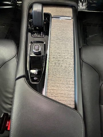 Used 2023 Volvo S90 B6 Plus image 23