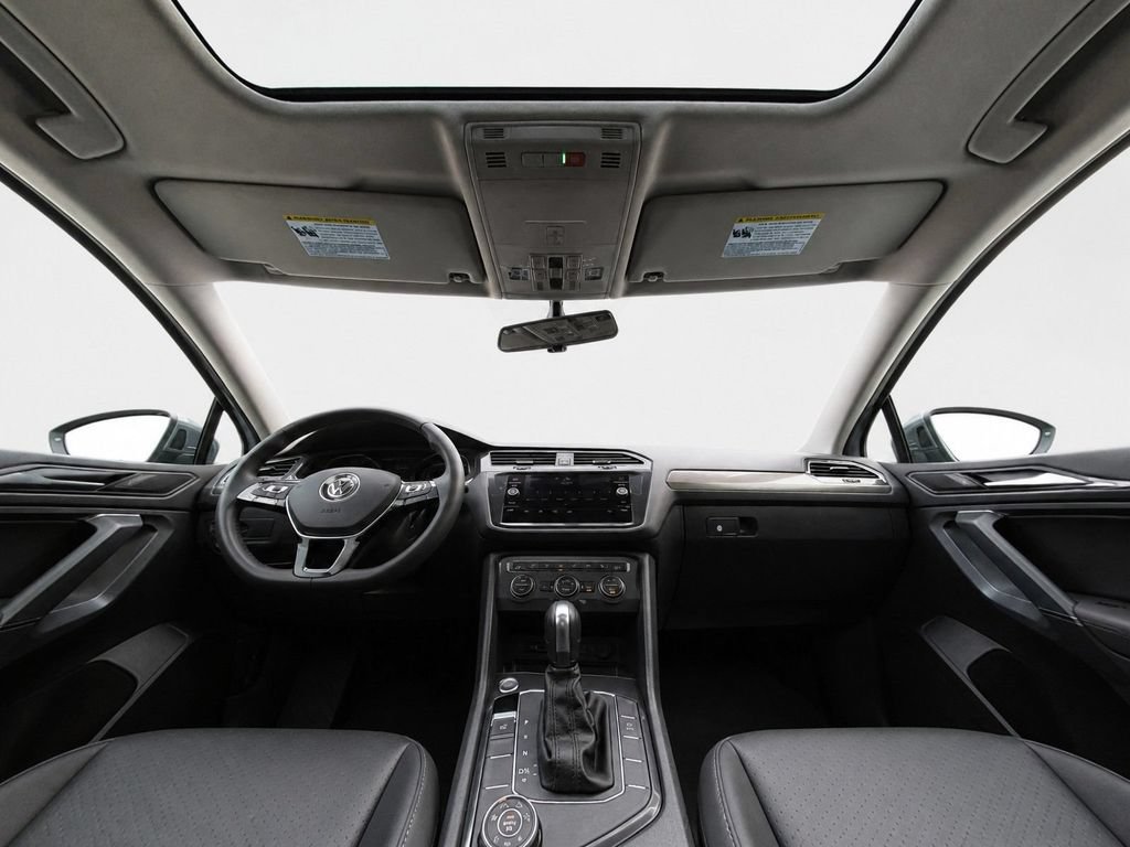 Certified 2020 Volkswagen Tiguan SE w/ Panoramic Sunroof Package AWD/4WD image 22
