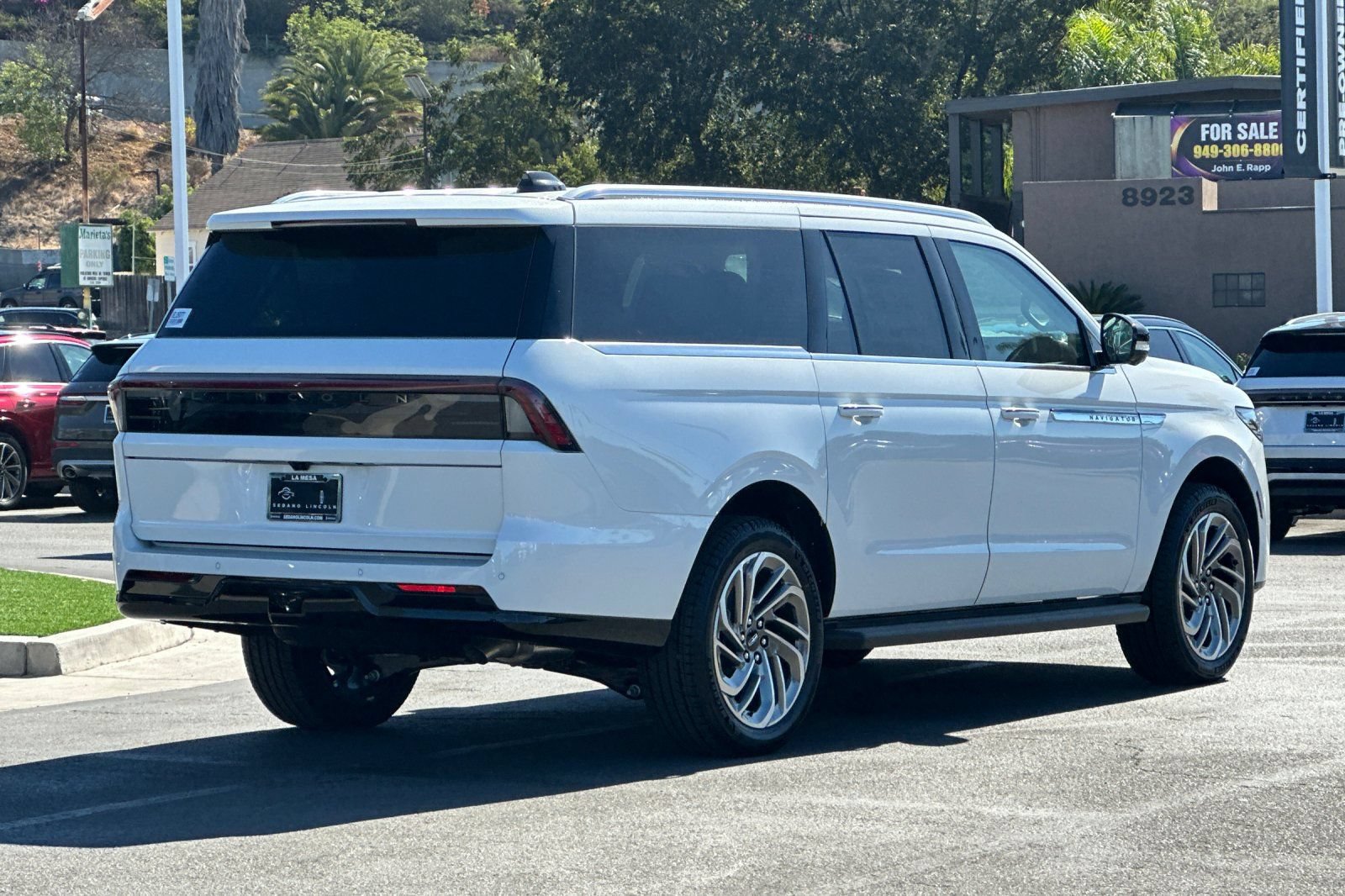 New 2027 Lincoln Navigator L Premier RWD image 3