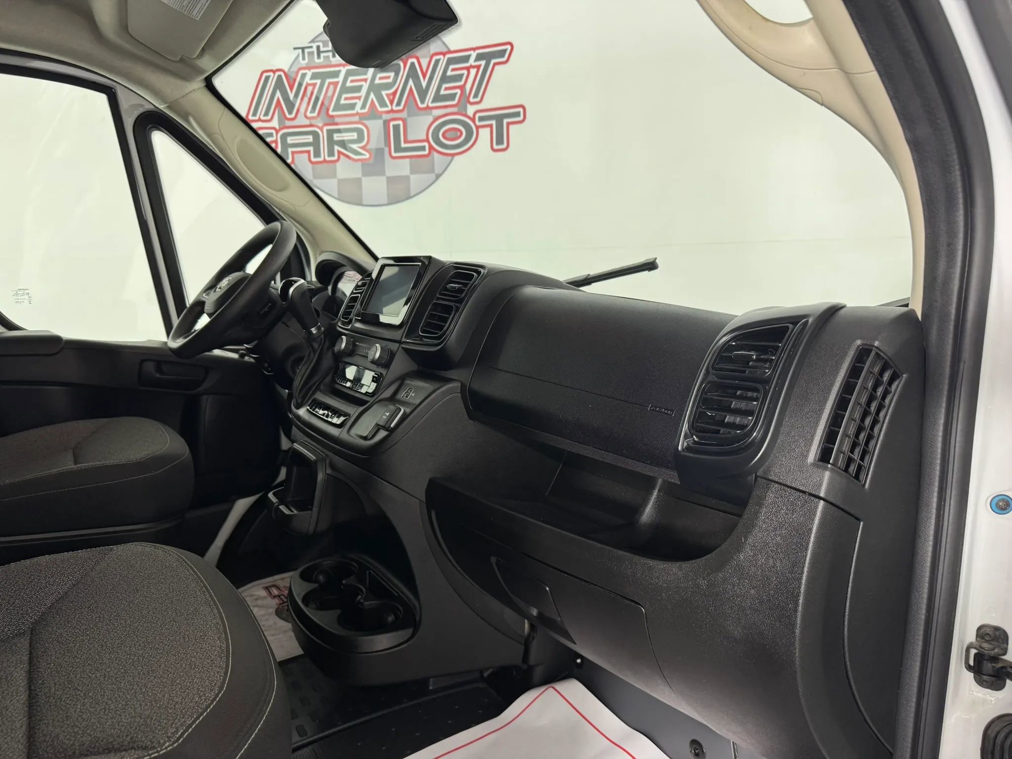 Used 2025 RAM ProMaster 2500 w/ Convenience Group FWD image 12