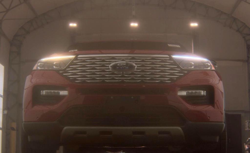 Used 2021 Ford Explorer Platinum w/ Equipment Group 601A AWD/4WD image 3