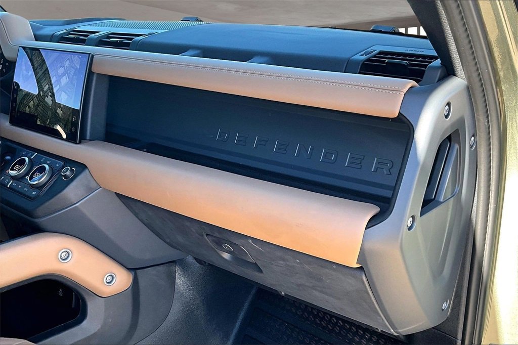 Certified 2025 Land Rover Defender 110 X-Dynamic SE image 16