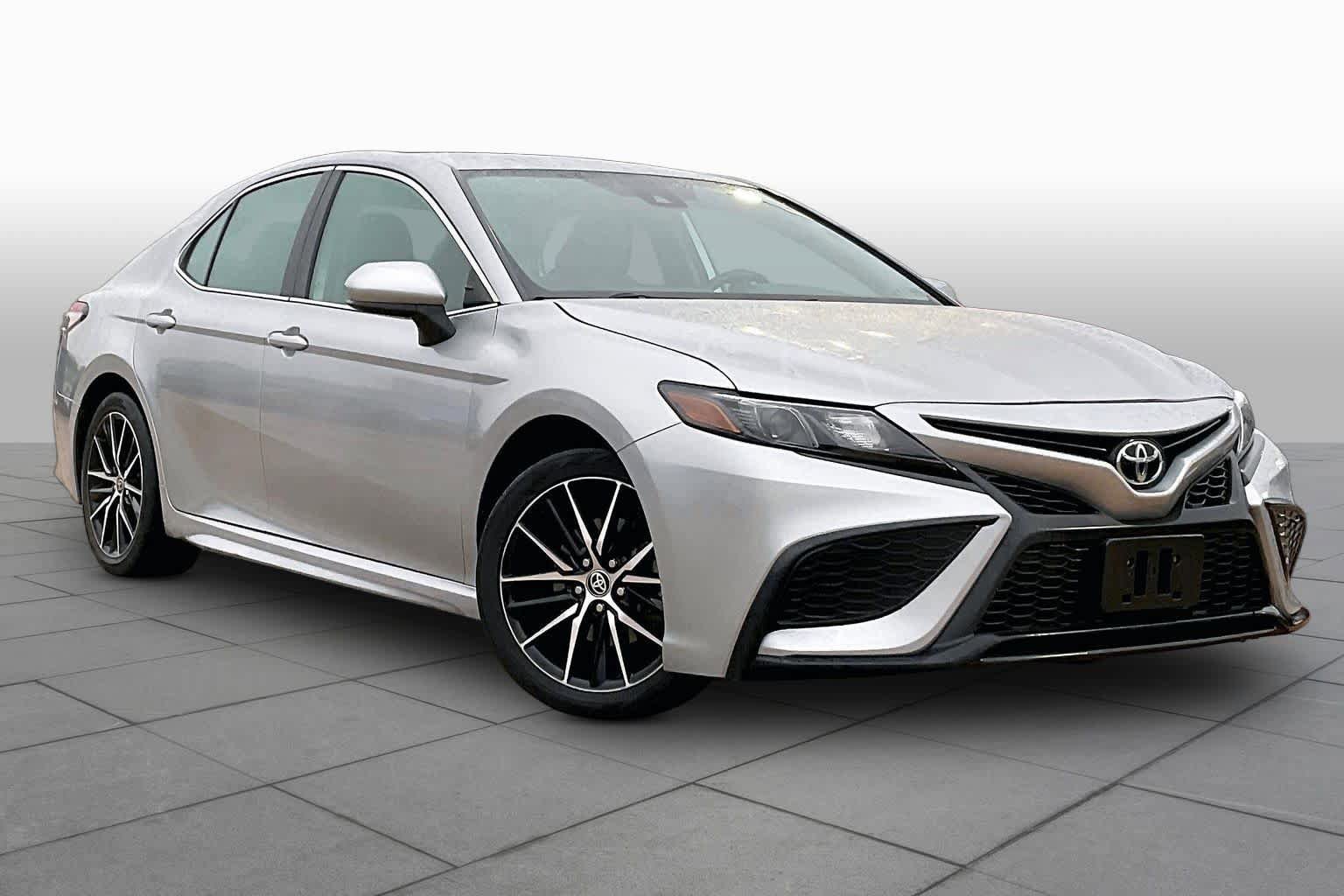 Used 2021 Toyota Camry SE FWD image 4